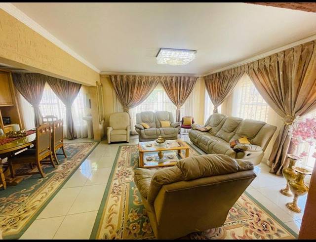 5 BEDROOM HOUSE FOR SALE IN LENASIA SOUTH
